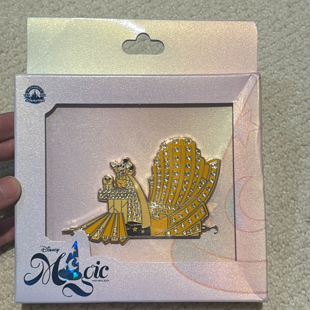 Disney Magic Hap-Pins Limited Edition 750 Mickey Electrical Light Parade Pin
